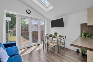 Ensuite King Room - Ipswich - 1