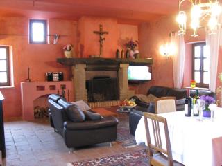 Apartment with large covered terrace, in small residence with swimming pool - Bastia Mondovì - 8