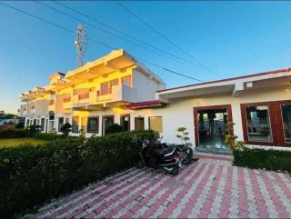 Lee corbett Resort A Unit of The Corbett Royal King - 4