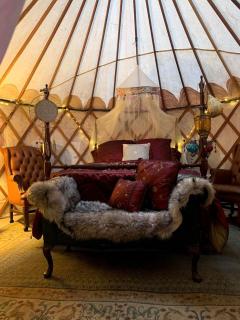 Beautifully Decorated Yurt for Romantic Getaways in Georgia - Turnwold - 7