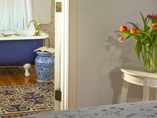 Cozy Bed and Breakfast Room for a Weekend Getaway on Maryland's Eastern Shore - Rock Hall - 5