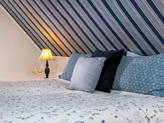 Cozy Bed and Breakfast Room for a Weekend Getaway on Maryland's Eastern Shore - Rock Hall - 4