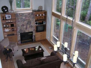 Rustic Cabin with a Pool and Hot Tub on Harstine Island in Washington - Shelton - 8