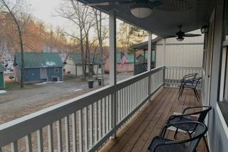 Lakeside Bliss Awaits at this Relaxing Lakeside Cabin Retreat with private beach swimming area - Hot Springs - 8