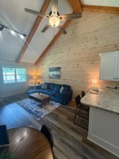 Lakeside Bliss Awaits at this Relaxing Lakeside Cabin Retreat with private beach swimming area - Hot Springs - 3