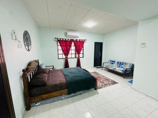 Bayan 10 Homestay, Ayer Keroh Guest House - 4bedrooms, 15minutes to town - Kampong Bukit Katil - 7