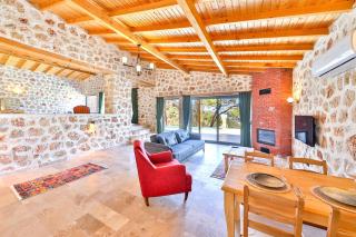 Amazing 1BR Stone Villa with Pool & Terrace - Gelemiş - 0