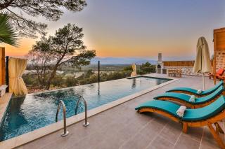 Amazing 1BR Stone Villa with Pool & Terrace - Gelemiş - 9