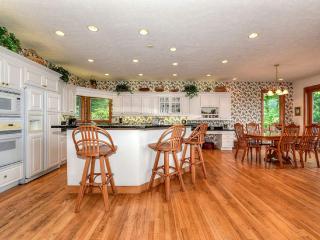 Spectacular Rental with Stunning Mountain Views in Waynesville, North Carolina - Waynesville - 3