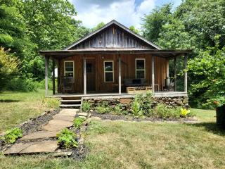 Cozy Cabin Nestled in the Ozark Mountains in Compton, Arkansas - Compton - 0