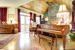 Spacious Bed and Breakfast for a Romantic Getaway in Nine Mile Falls, Washington - Nine Mile Falls - 9