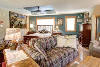 Spacious Bed and Breakfast for a Romantic Getaway in Nine Mile Falls, Washington - Nine Mile Falls - 3