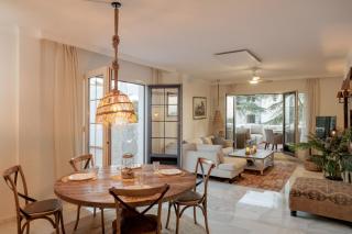 MARBELLA BANUS SUITES - Banús - Nueva Andalucía - Aldea Blanca Complex - Premium 2BR - 2BA - Double Outdoor Terrace - Stunning Sea Views - S Pool - Walk to Centro Plaza Shopping - Ideal for Families - 2
