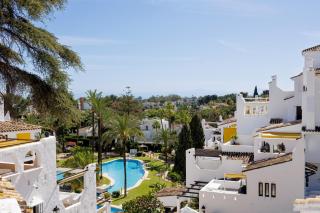 MARBELLA BANUS SUITES - Banús - Nueva Andalucía - Aldea Blanca Complex - Premium 2BR - 2BA - Double Outdoor Terrace - Stunning Sea Views - S Pool - Walk to Centro Plaza Shopping - Ideal for Families - 5
