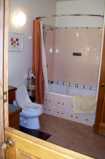 Charming Suite Rental with Deluxe Kitchen on Family Farm on Lummi Island - Lummi Island - 3