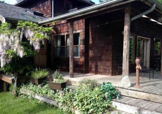 Inviting Cottage Rental with Private Deck near Bellingham, Washington - Lummi Island - 0