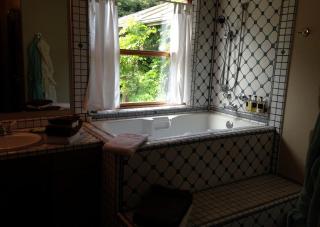 Inviting Cottage Rental with Private Deck near Bellingham, Washington - Lummi Island - 7