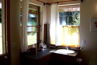 Inviting Cottage Rental with Private Deck near Bellingham, Washington - Lummi Island - 3