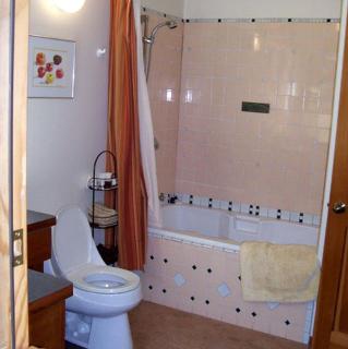 Inviting Cottage Rental with Private Deck near Bellingham, Washington - Lummi Island - 1
