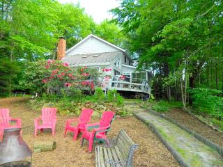 Family-Friendly Cottage on a Lake with a Private Beach for a Weekend Getaway near Wilkes-Barre, Pennsylvania - Gouldsboro - 9