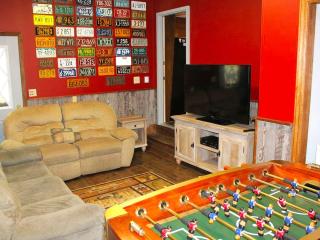Family-Friendly Cottage on a Lake with a Private Beach for a Weekend Getaway near Wilkes-Barre, Pennsylvania - Gouldsboro - 5