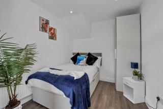 Room two Double Ensuite - Ipswich - 3