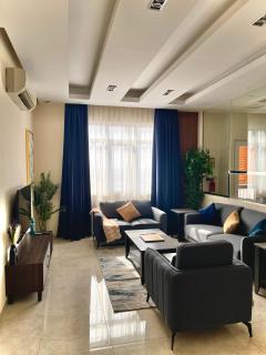 2BR Luxurious Flat with City & Dune View - Muscat - 2