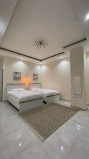 2BR Luxurious Flat with City & Dune View - Muscat - 8
