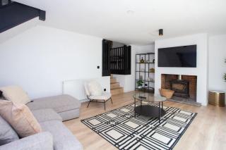 3 Bed - Parking with Garden 10mins to Airport - Houston - 0