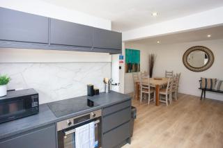 3 Bed - Parking with Garden 10mins to Airport - Houston - 1