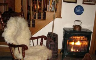 Cozy Farm Stay Room with Large Deck in Allentown, Pennsylvania - - 9