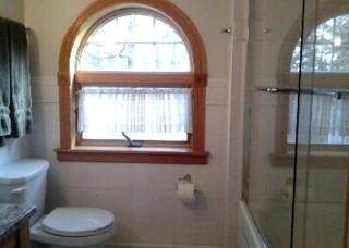 Cozy Farm Stay Room with Large Deck in Allentown, Pennsylvania - - 5