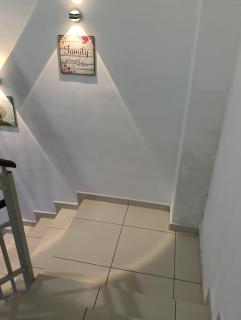 Spacious 2-Storey Home - Kampong Alor - 4
