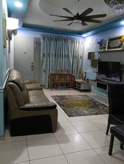 Spacious 2-Storey Home - Kampong Alor - 3