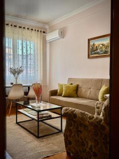 All Seasons Apartments - Free Parking & City Center - 3