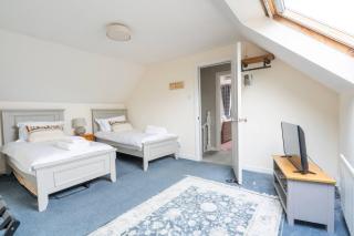 3-Bed Portballintrae Home | Wi-Fi, Garden, Parking - 1