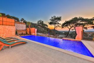 Spacious 2BR Stone Villa with Pool & BBQ - Kalkan - 9