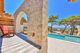 Spacious 2BR Stone Villa with Pool & BBQ - Kalkan - 7