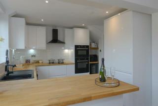 MODERN 3 BEDROOM PROPERTY WITH FREE DRIVEWAY PARKING by SHIRE STAYS - Shrewsbury - 7