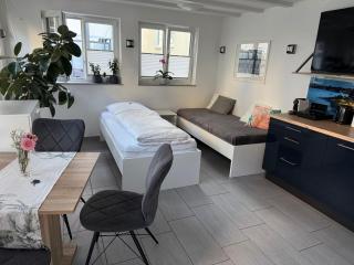Modernes Bungalow im wunderschönen Garten mit Pool - Friedrichshafen - 0