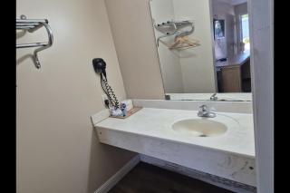 General Bragg Inn & Suites By OYO Chickamauga - 2