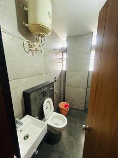 Lavish Hotel BG-Lodge - Bangalore - 5