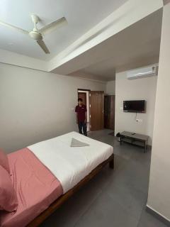 Lavish Hotel BG-Lodge - Bangalore - 4
