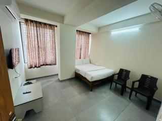 Lavish Hotel BG-Lodge - Bangalore - 2
