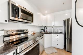 Upscale 2BR Apartment Walkable to Top Attractions - Vancouver - 4