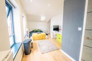 Modern Design Studio Apartment - Cardiff - 9
