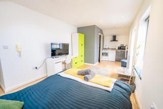Modern Design Studio Apartment - Cardiff - 1