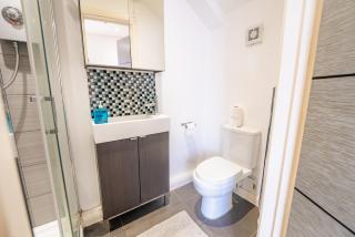 Modern Design Studio Apartment - Cardiff - 5