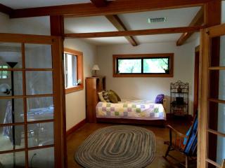 Custom-Made Two-Bedroom Camping Cabin in Oakhurst, California - Oakhurst - 4