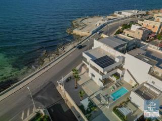 Villa Mediterranea Apartments - Seaview, Pool & Garden - 2